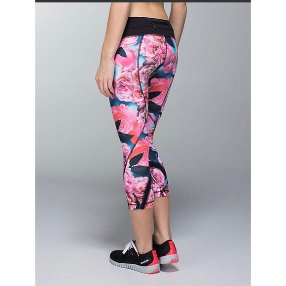 Like NEW! Lululemon SECRET GARDEN Set size 4/6 - Picture 4 of 8